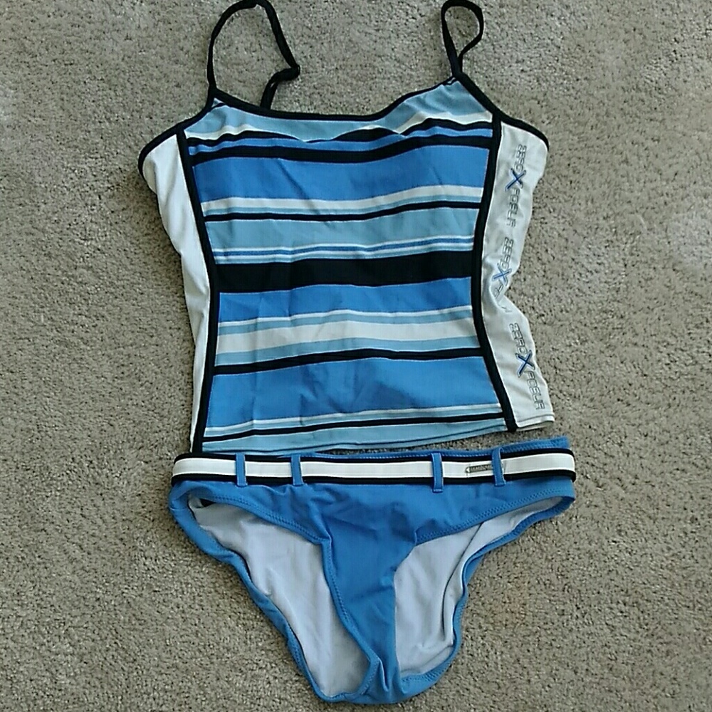 Exposure ranking Top size 12, Bottoms size 10